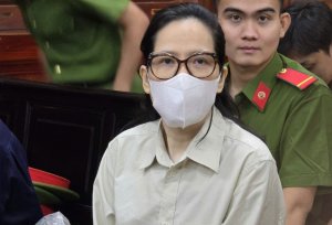 Nữ giám đốc ngất xỉu khi nghe VKS đề nghị mức án